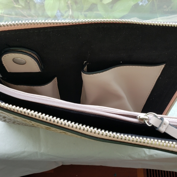 Ivanka Trump leather tablet zip case/ Tech sleeve - Picture 3 of 6